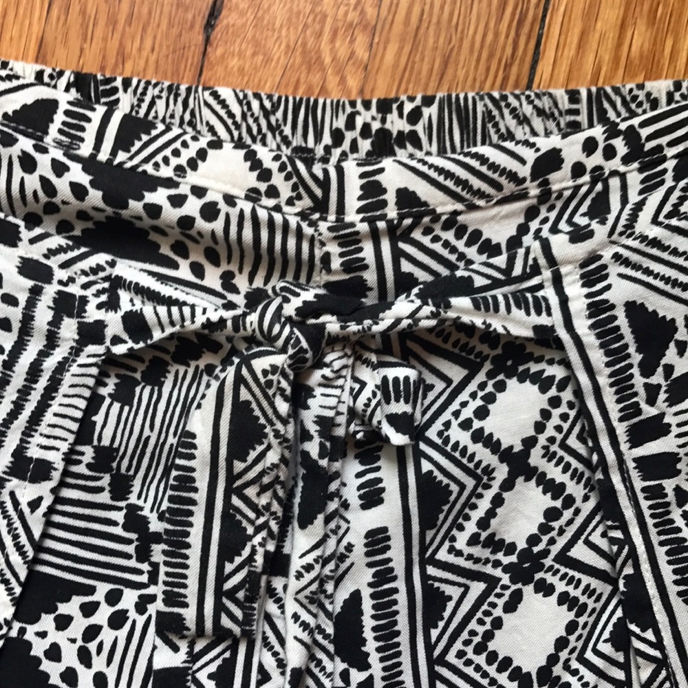 🖤 Pattern shorts!! - Picture 2 of 3